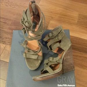 Saks Fifth Ave GRAY US7 Olinda Color_canvas green